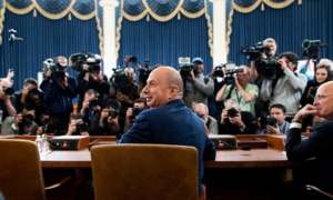 Tổng thống Trump sa thải 2 nhân chứng chống lại ông khi luận tội